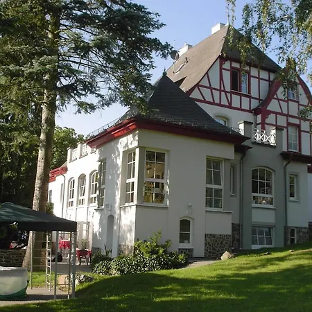 Waldhotel Forsthaus Remstecken فندق